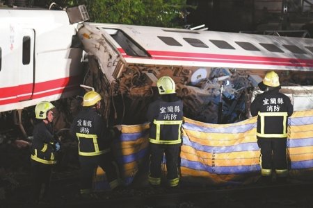 <em>台湾</em>列车出轨 22死171伤