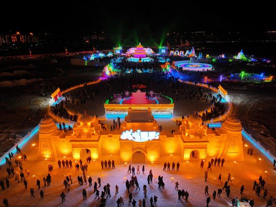 共享<em>边城</em>风采 中国·满洲里第二十一届中俄蒙国际冰雪节开幕