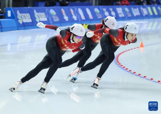 速度滑冰——公开组女子团体追逐赛况