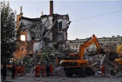 吉林白城一银行办公楼坍塌致1死4伤 仍有4人被困-新闻中心-中国...