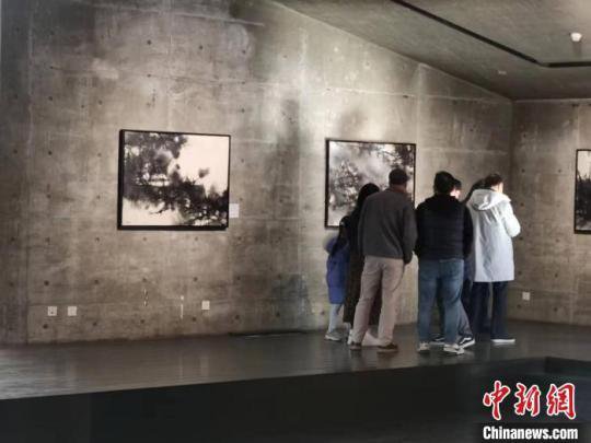 法籍华人画家叶星千上海举行个展 阐释中西艺术融合<em>的思考</em>与<em>感悟</em>