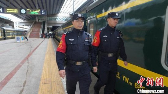（新春走基层）乘警“老袁”和他纵贯南北的平安列车