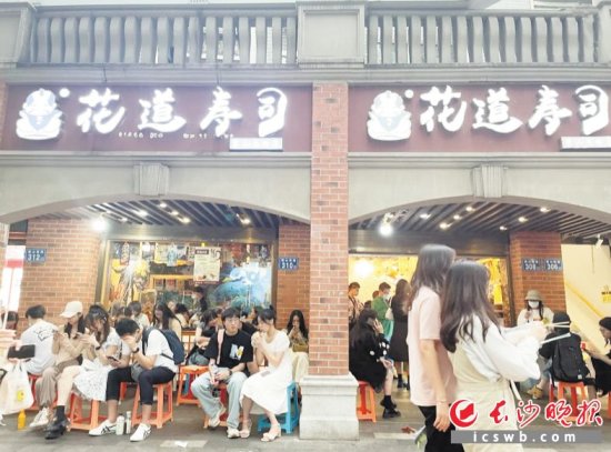 长沙<em>大学城美食</em>街和商铺“回温” 味道好、价格相对较低成卖点