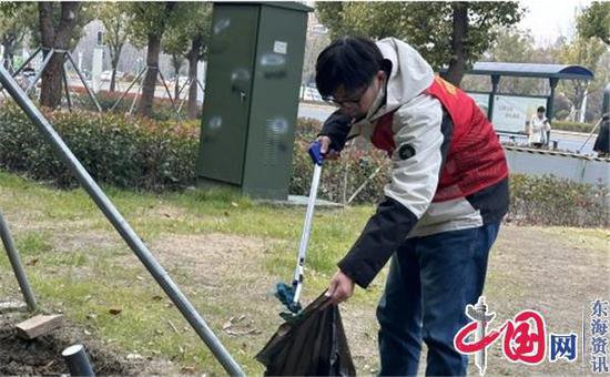苏州工业园区高尔夫社区青年志愿者开展<em>垃圾清理</em>志愿行动