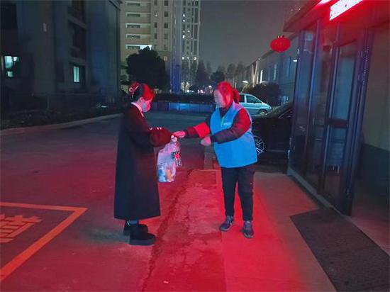 南京双闸街道坚持“桶边邻指导”引导宣传常态化