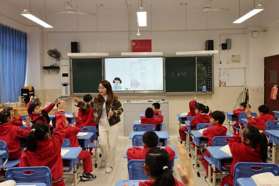 <em>上海</em>名师为乡村教育“把脉开方”