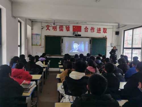 <em>睢县</em>第二中学举行 “爱心传递 情暖校园”主题教育活动