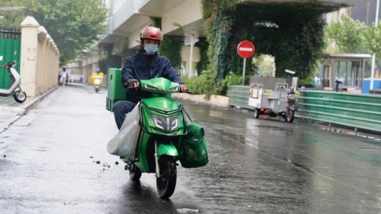 上海多个<em>生鲜平台</em>提前备货，提醒骑手配送途中注意安全