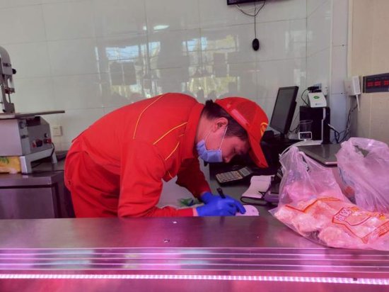 <em>猪肉</em>降了，北京<em>店铺</em>前尖17.9元一斤，排队买，啥时到10块？