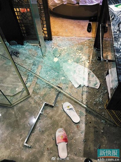 <em>广州</em>一酒店<em>浴室</em>玻璃门碎裂 房客身上多处被划伤