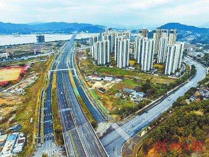 福泉高速连接线辅路明日通车 实现与三江口片区路网串联-新华网