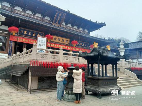春节游客将突破3万，“网红”径山寺的寒夜与火爆