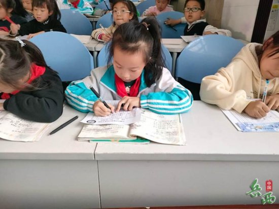 天堂镇中洲小学举行第四届学生硬笔字比赛