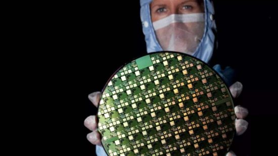 Intel将芯片制造<em>外包</em>，代表着美国科技的退步