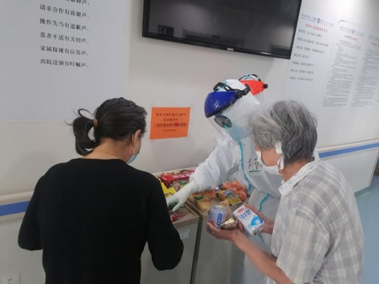 这支上海医疗队在武汉开了连锁“<em>小超市</em>”，所有物品“免费”！