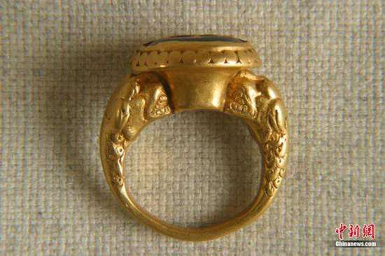 常一民：一枚1400年前的西域<em>金戒指</em>藏着多少“丝路密码”？