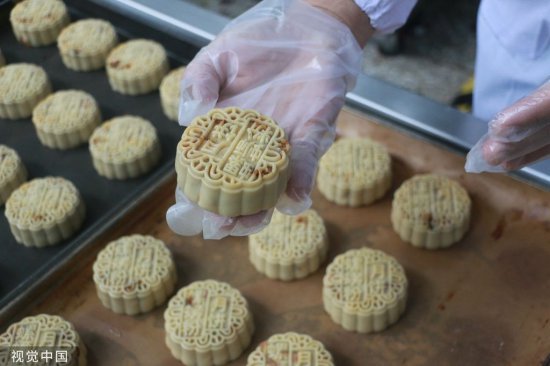 广西柳州食品企业<em>制作创意</em>螺蛳粉月饼