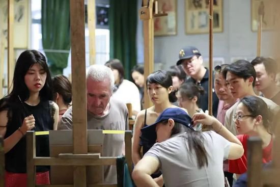 在中国，培养一名美术生到底<em>需要花多少钱</em>呢？