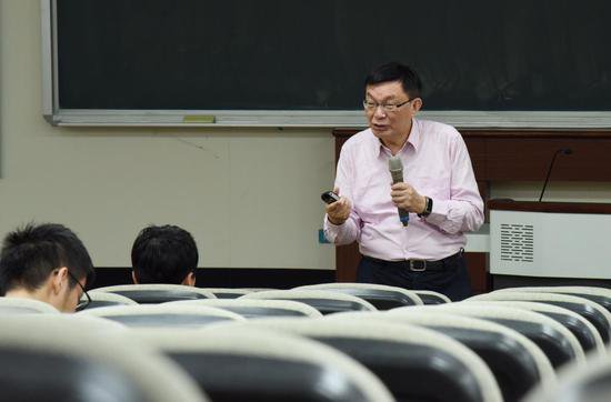 台湾大学哲学教授苑举正：“我是百分之一百的中国人”