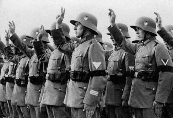 德军在莫斯科冻死几十万士兵，怎么就不去抢<em>苏联</em>百姓的衣服呢？