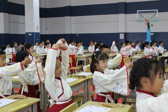 川师大附属昆明天娇学校举行小学一年级开笔礼仪式