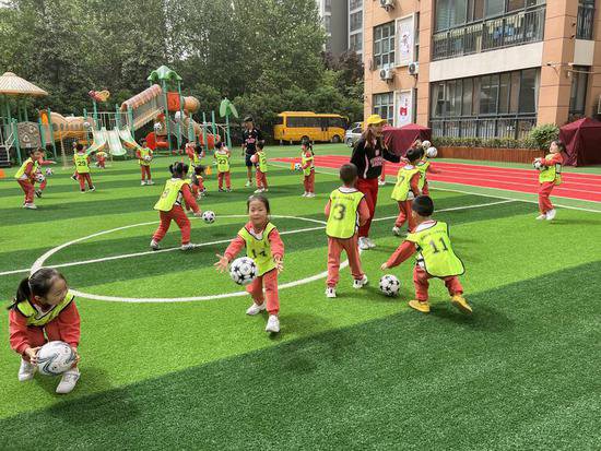 足球运动走进幼儿园 “怒放关怀计划”西安站火热举行