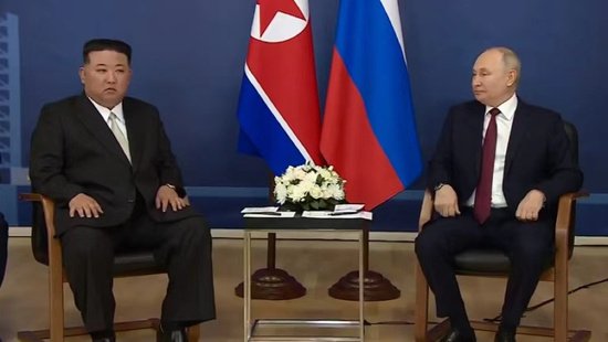 俄罗斯总统普京与朝鲜最高领导人<em>金正</em>恩举行会谈