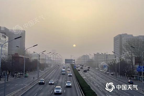 <em>北京</em>今天仍有沙尘天气夜间或再加重 白天北风较大阵风7级