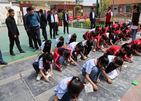河南省各地市书法教研员到鲁庄镇开展观摩交流活动