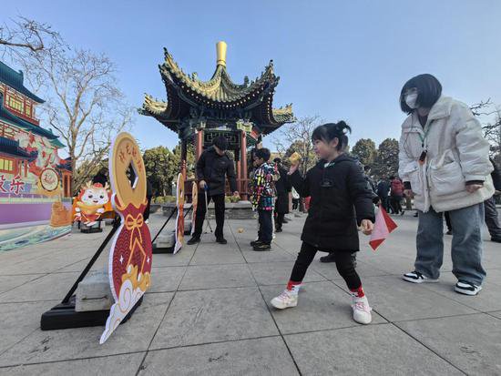 “<em>唐诗中</em>的国潮文化”在华清宫寻找2024的福气
