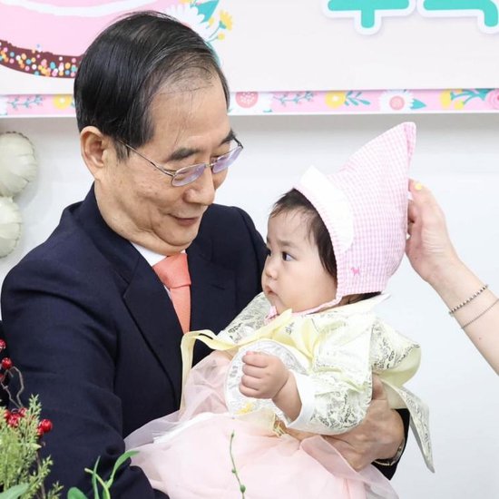 韩国一地区三年来首迎新生儿 韩总理亲赴周岁宴祝贺