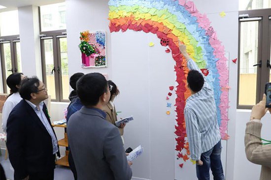 <em>重庆市精神卫生中心</em>举办精神障碍患者艺术疗愈作品展活动