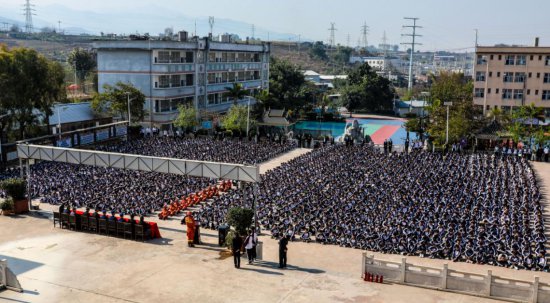 云南普洱：“开学第一课”，3100多名师生学地震避险知识