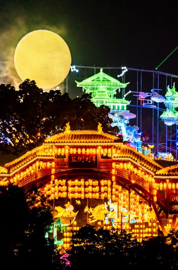 自贡首次国庆期间推出主题灯会 21万人次游客秋夜追光