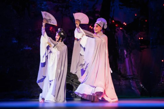 艺起前行·上海歌剧院在辰山植物园唱响中国经典歌曲；上海大剧院...