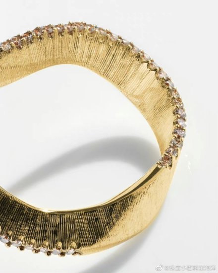 赏析：Liv Luttrell 的作品，以现代<em>简约</em>风格著称<em>的珠宝</em>设计师……