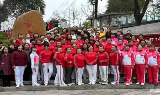 四川广安市开展柔力球交流活动庆祝“三.八”妇女节