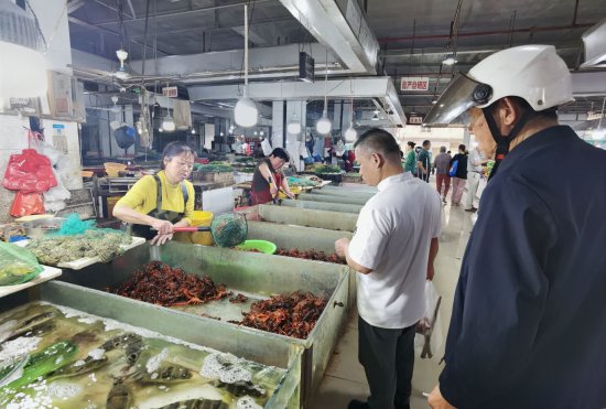 生产养殖遇“大年” 小龙虾最低每斤只卖7元！