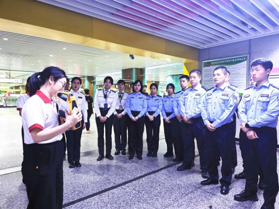 重庆轨道交通公安分局联合市红十字会开展救护员培训