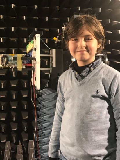 德媒：比利时9岁神童即将大学毕业 开发出微型芯片
