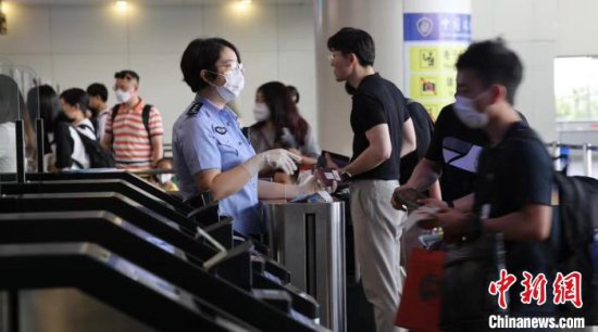 天津机场口岸端午假期将<em>迎</em>出入境客流高峰 航班数为去年同期11倍