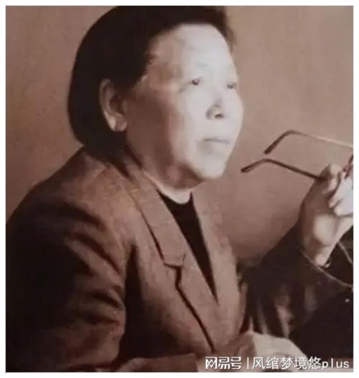 71年周总理让高岗妻子在图书馆工作，毛主席不同意：必须到教育...