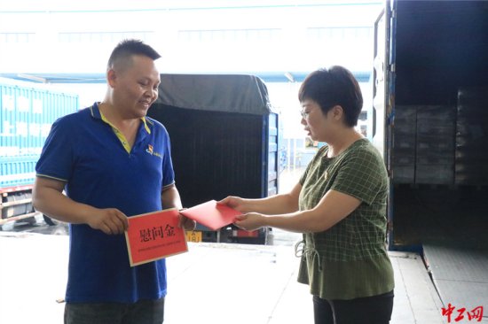 贵州双龙航空港经济区开展新业态劳动者党员慰问活动