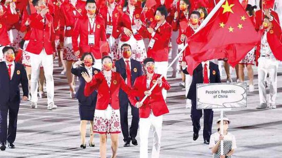 奥运入场服：中国队的精神风貌专访中国体育代表团入场式礼服...