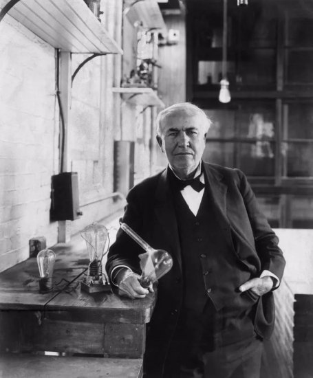 历史上的今天——1879年10月21日，美国科学家爱迪生发明了...