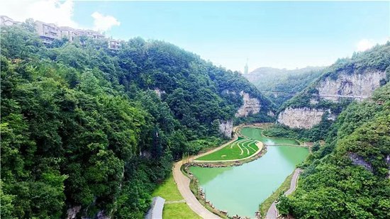 贵州龙里：提升旅游吸引力 打造世界级旅游目的地游客集散中心