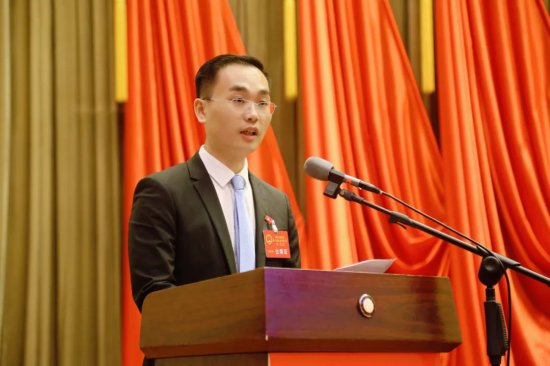 <em>马鑫</em>同志当选为雨山区人民政府区长！