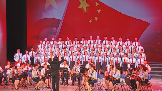 青海省总举办职工千人大合唱