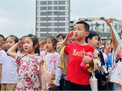 成都市温江区柳岸锦城幼儿园组织“幼升小”探访活动