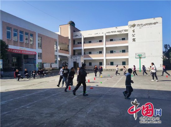 江油市彰明小学举行“青蓝工程”青年教师展示课活动